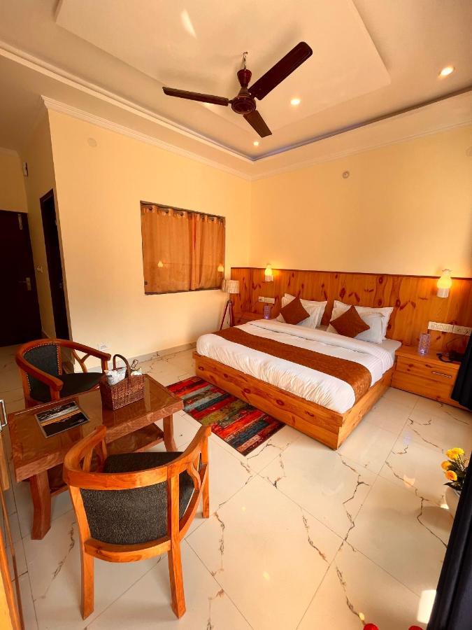 Sitara Resort, Scenic Mountain View Rooms With Balcony & Terrace موسوري المظهر الخارجي الصورة